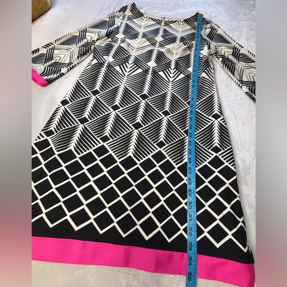 2590 - Eliza J Black and White Geometric Dress with Pink Trim NWT SIZE 8 - Picture 11 of 14
